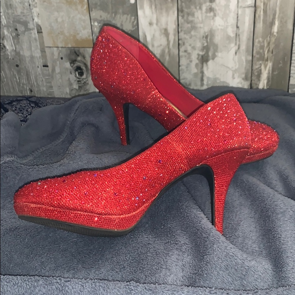 Red heels - Picture 2 of 2